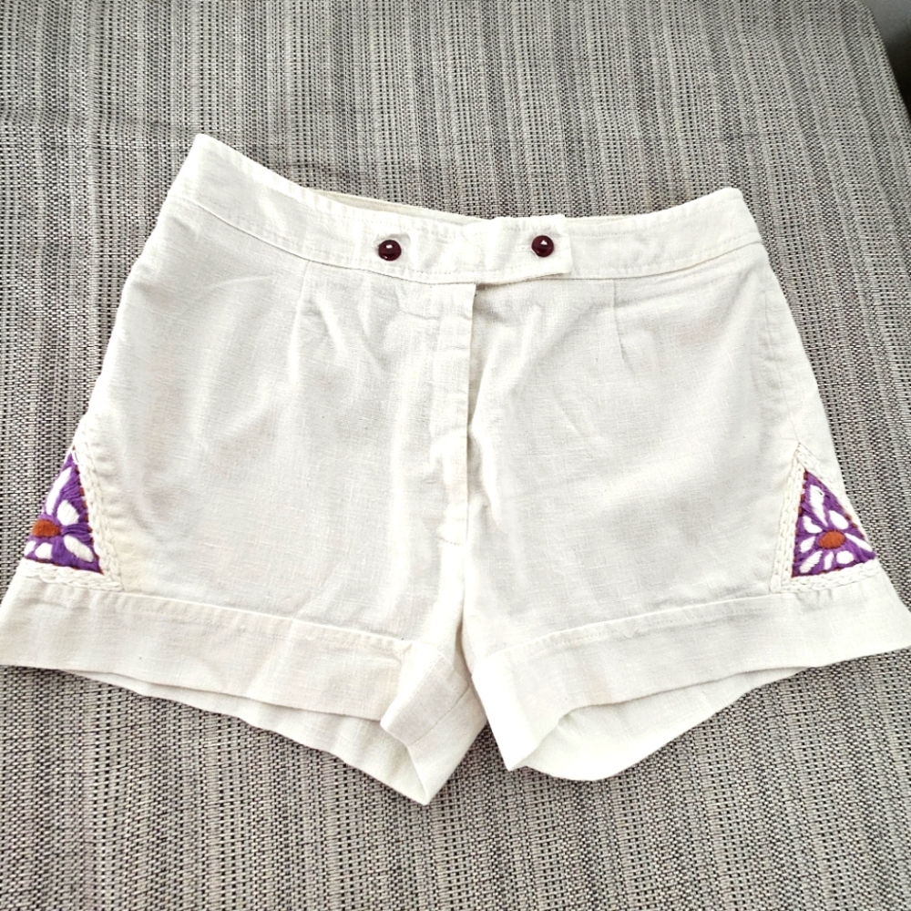 1970's Campus Casuals Embroidered Cream Colored Shorts